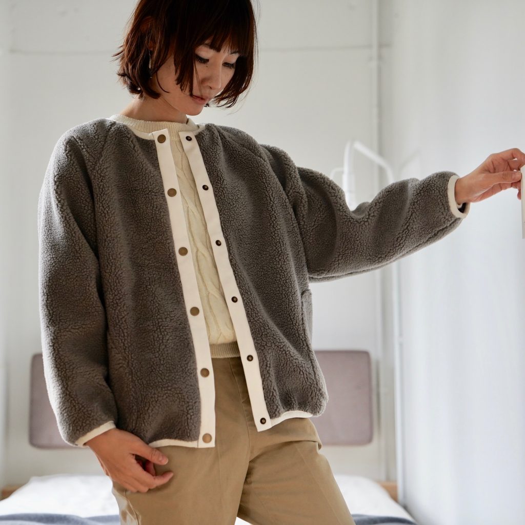 カジュアルになりすぎない、きれいめシルエット。もりのがっこうボアジャケット